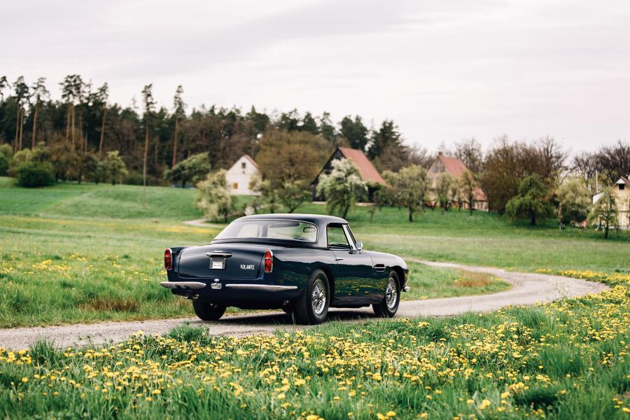  Aston Martin Volante 1965 года  (фото 17 из 35)